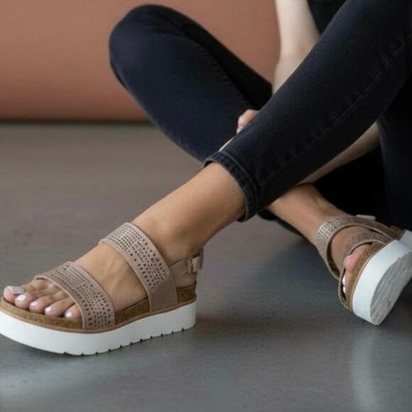 Top Rated Shoes - NEW Not Rated Rose Gold Platform Sandals Women’s 6 Cutout Straps Lightweight